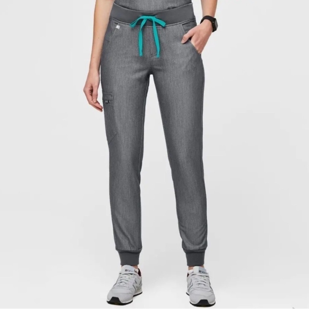 Figs Zamora Jogger Scrub Pants Size Medium Petite Graphite Gray